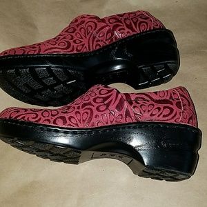 boc clogs red